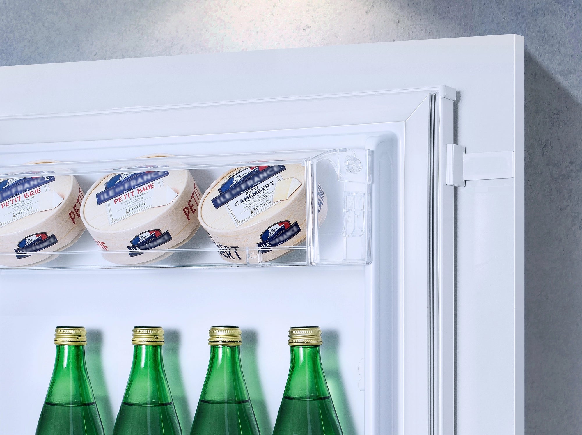 Hisense RIB312F4AWE 54cm 70/30 Integrated Frost Free Fridge Freezer